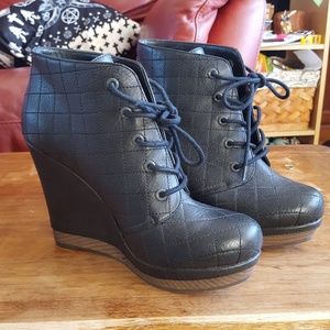 MOVING SALE! Quilt Pattern Wedge Lace Up Booties